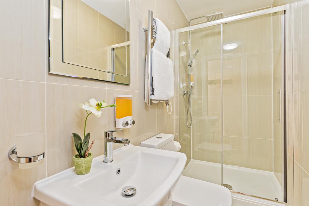 Metro Service Apartments Bedford Bagian luar foto