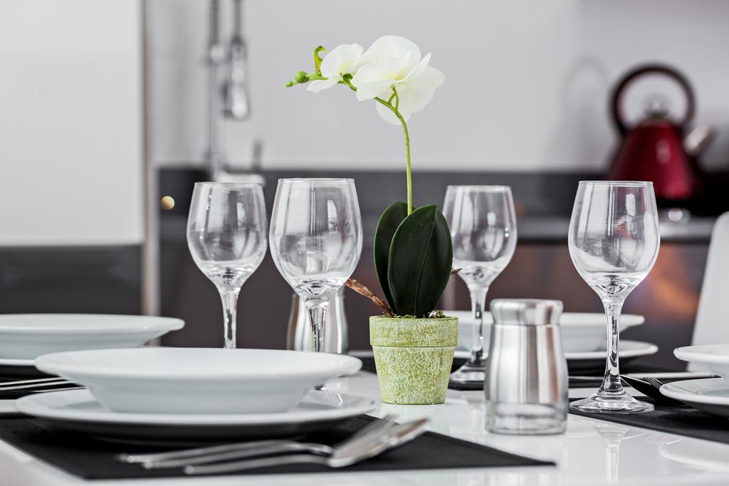 Metro Service Apartments Bedford Bagian luar foto